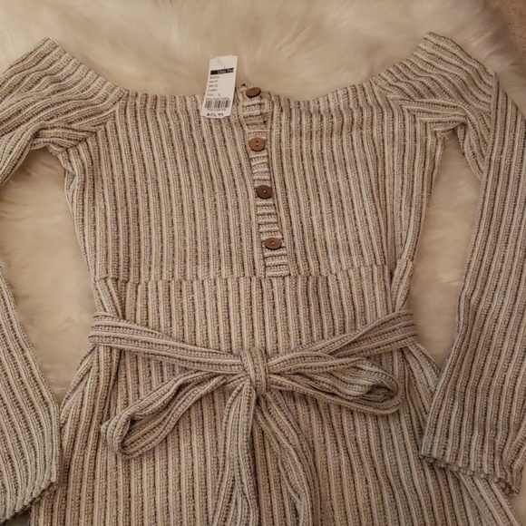 Dress size L, but it's small as size s - Picture 3 of 3